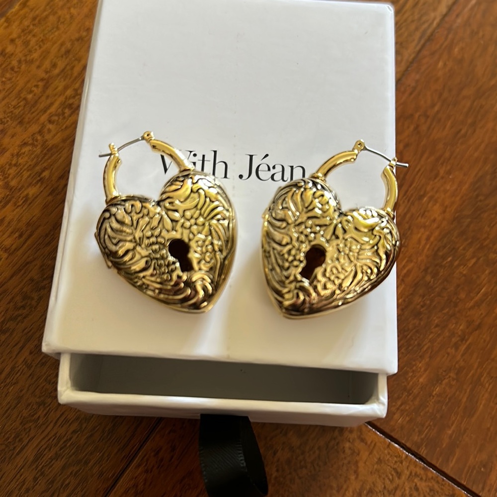 With Jean heart with lock earrings gold